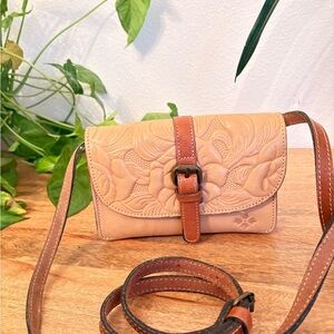 Patricia Nash Elegant Tan Leather Crossbody Bag